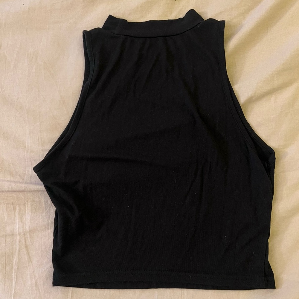 SHEIN Black Sleeveless Crop Top